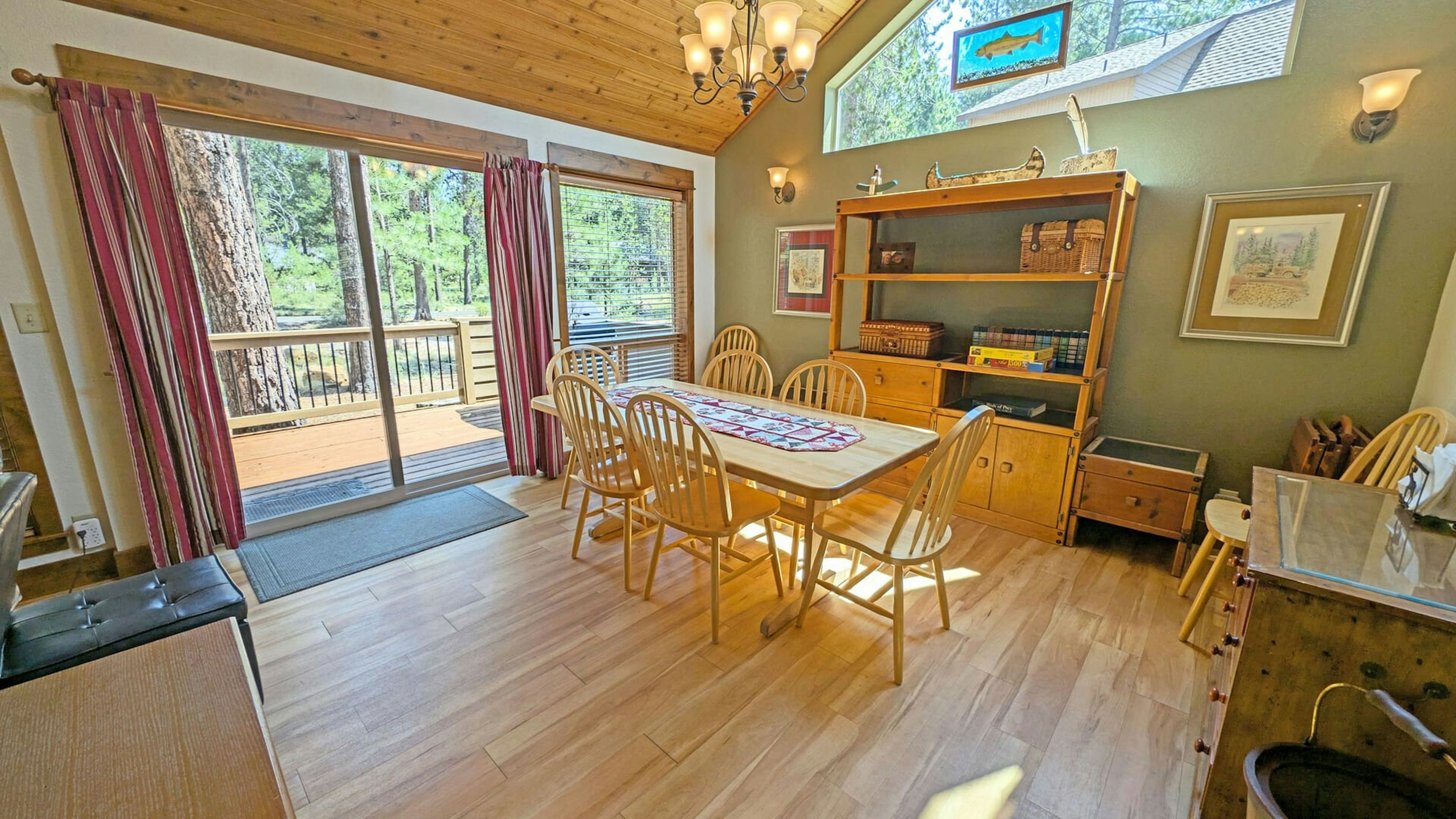 Tamarack 8 - Dining