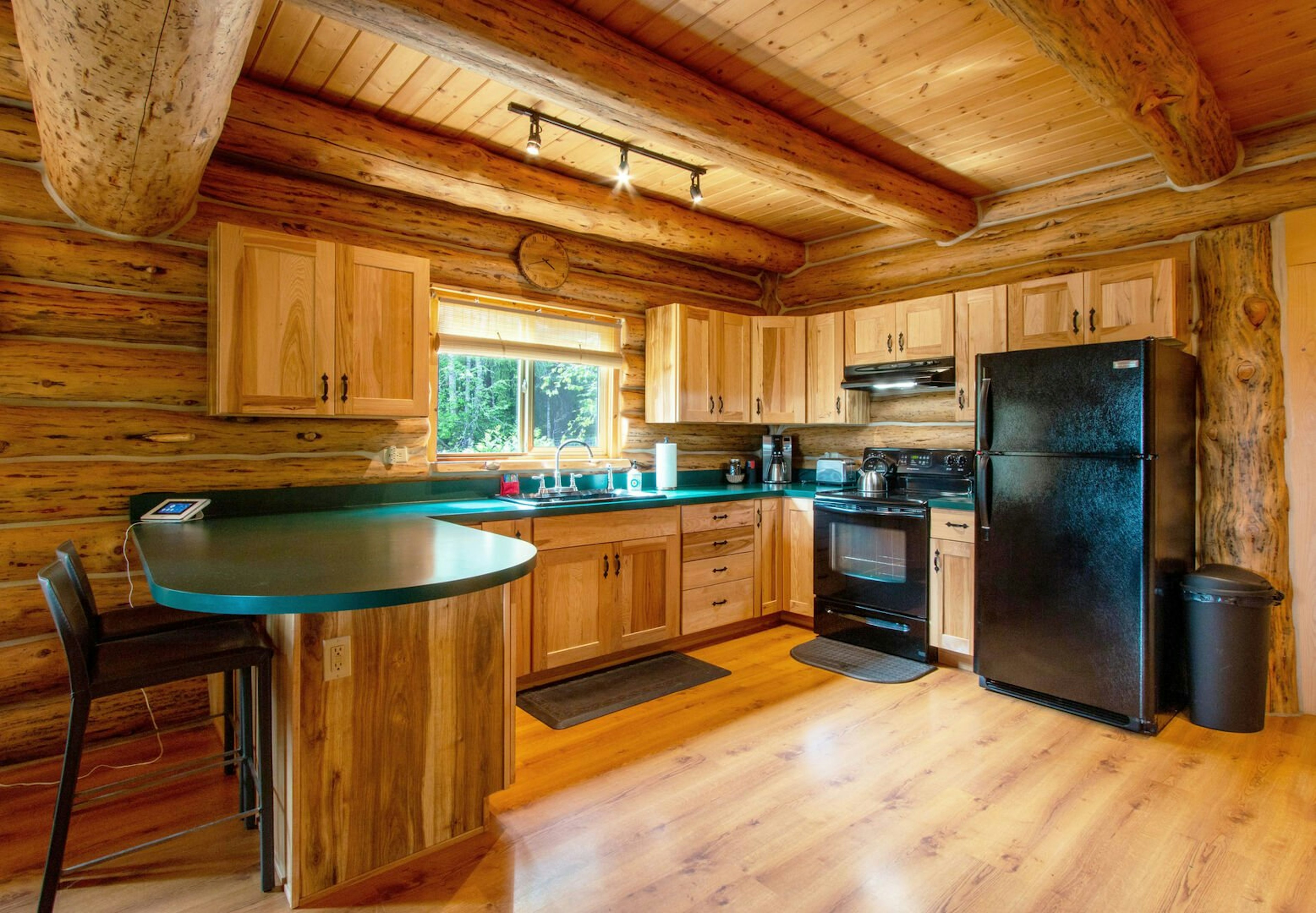 The Log Cabin, photo 2
