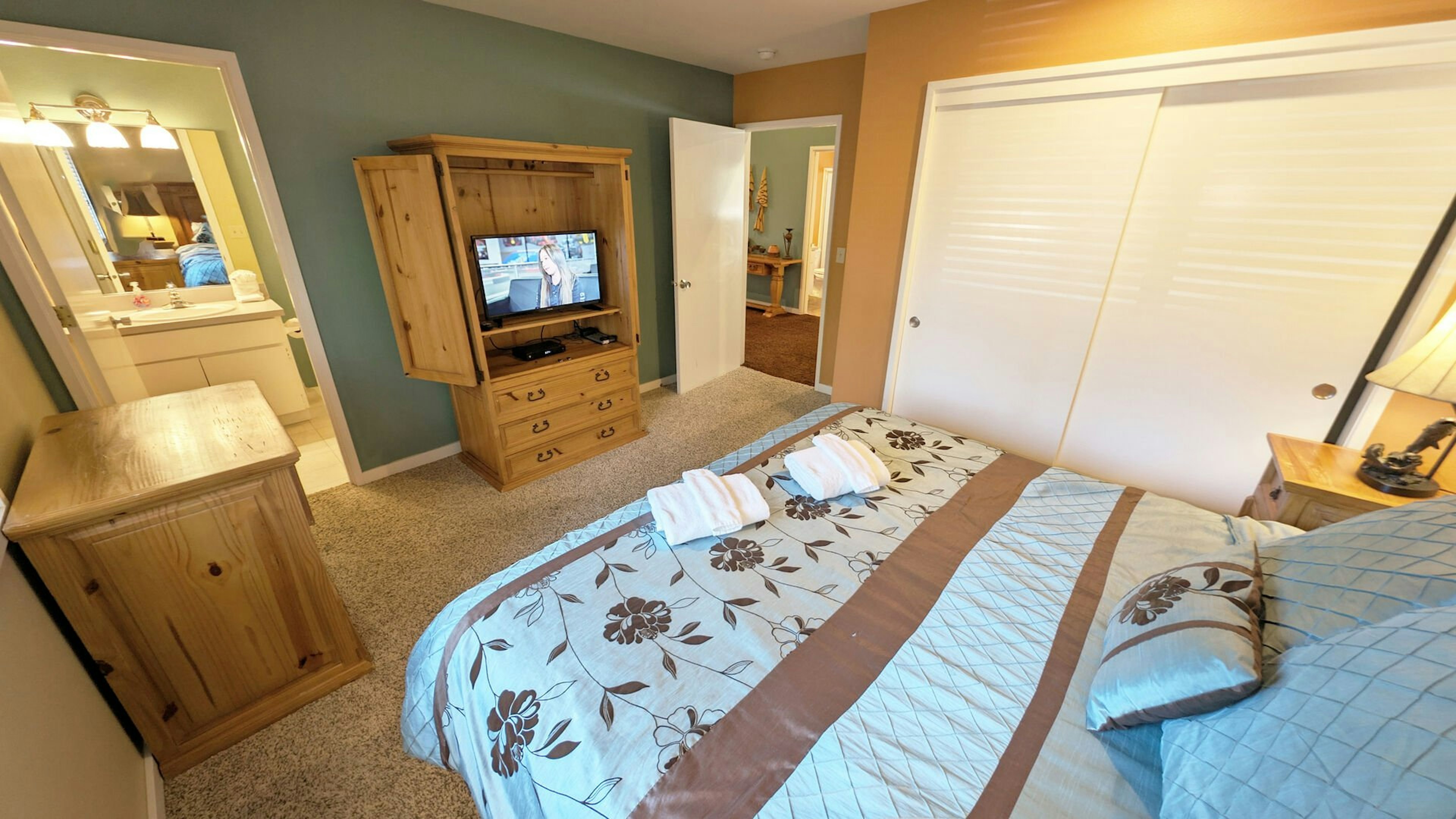 Trapper 11 - Downstairs Bedroom with En Suite