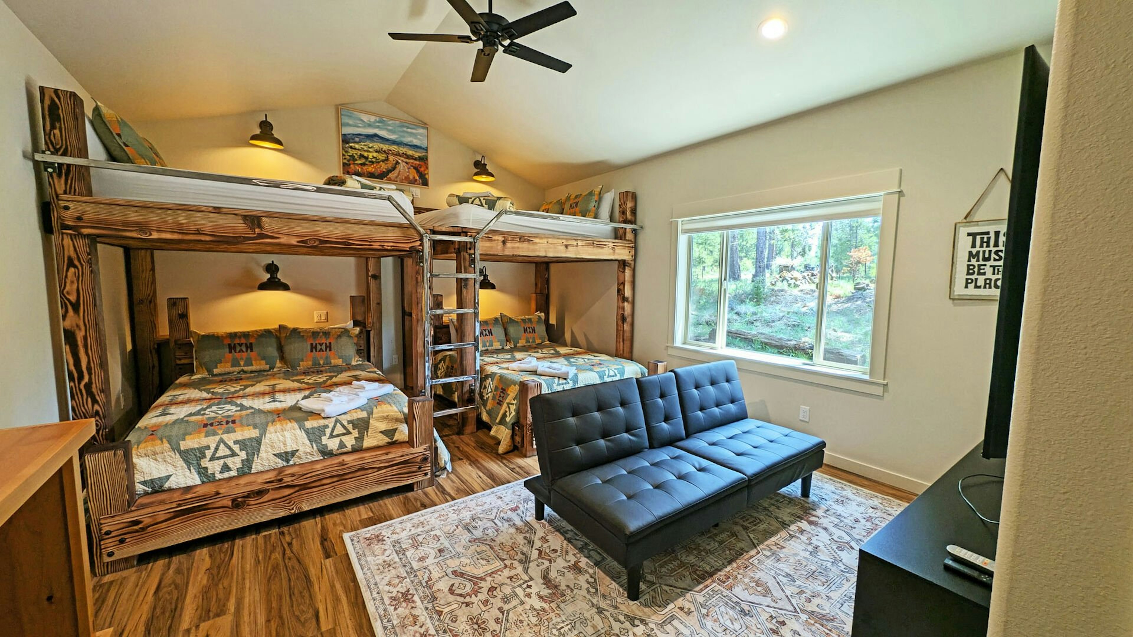 Verdin 6 - Hangout Room