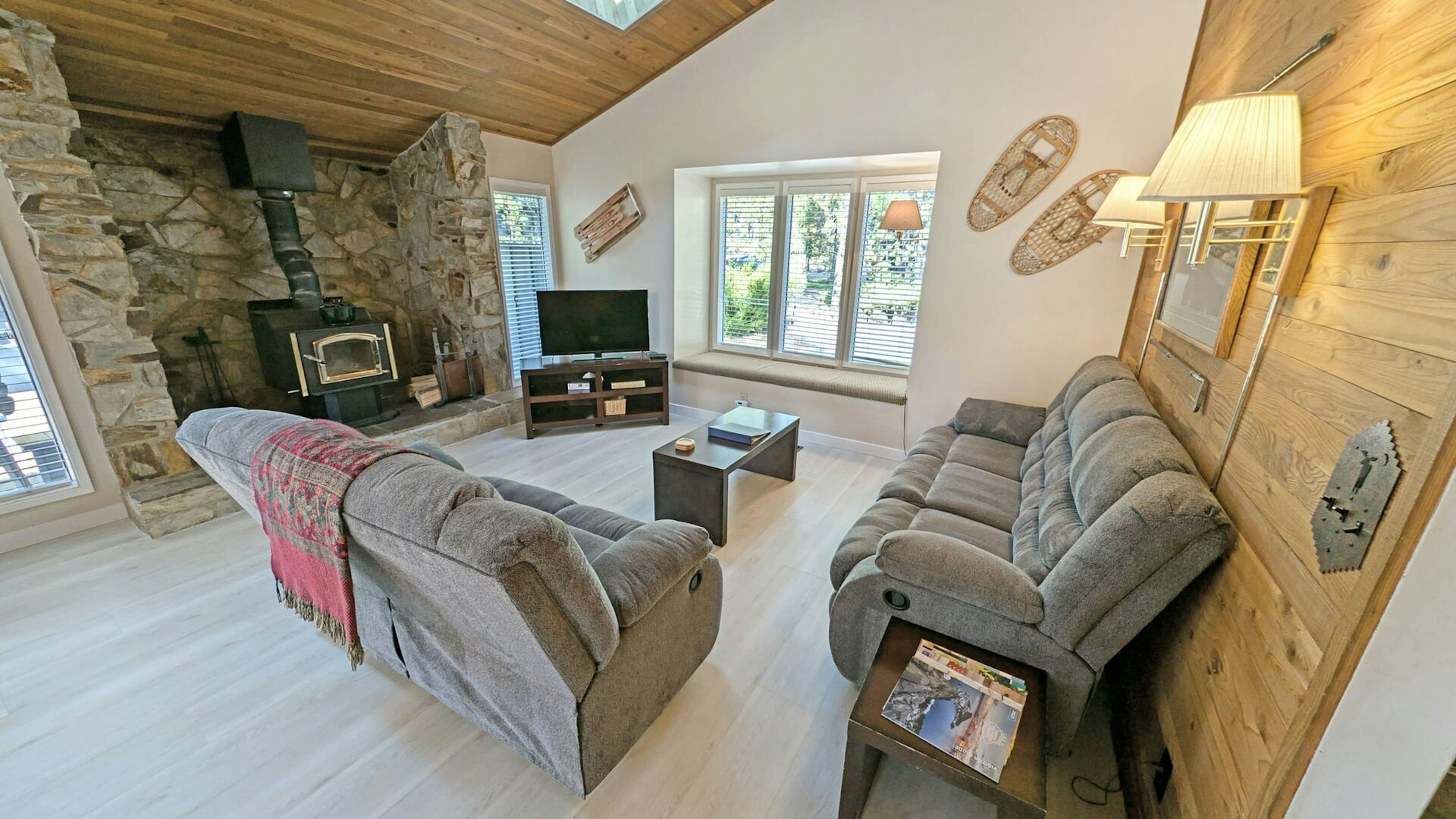 Whistling Swan 8 - Living Area