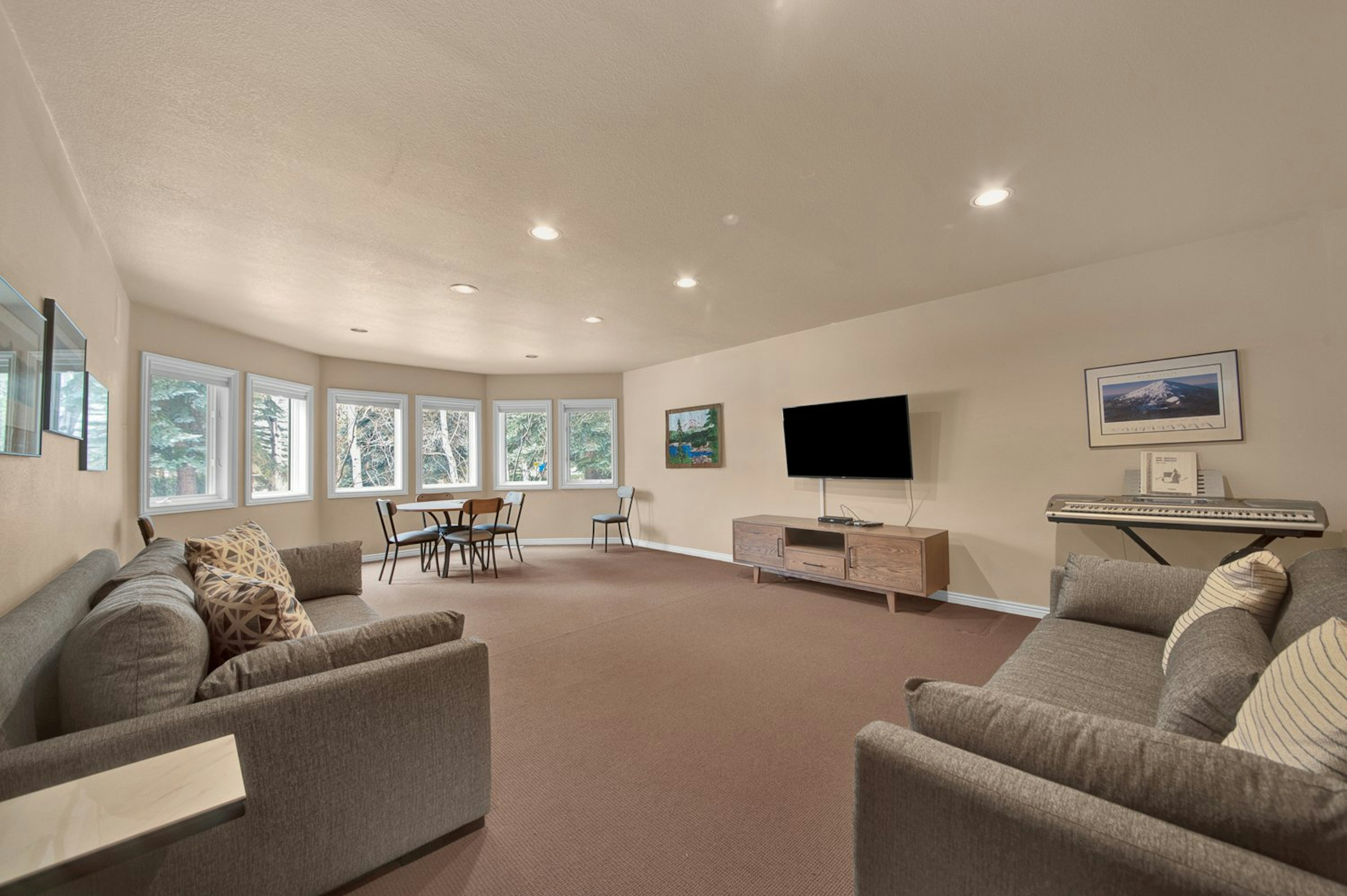 Winner's Circle 30 - Family Room
