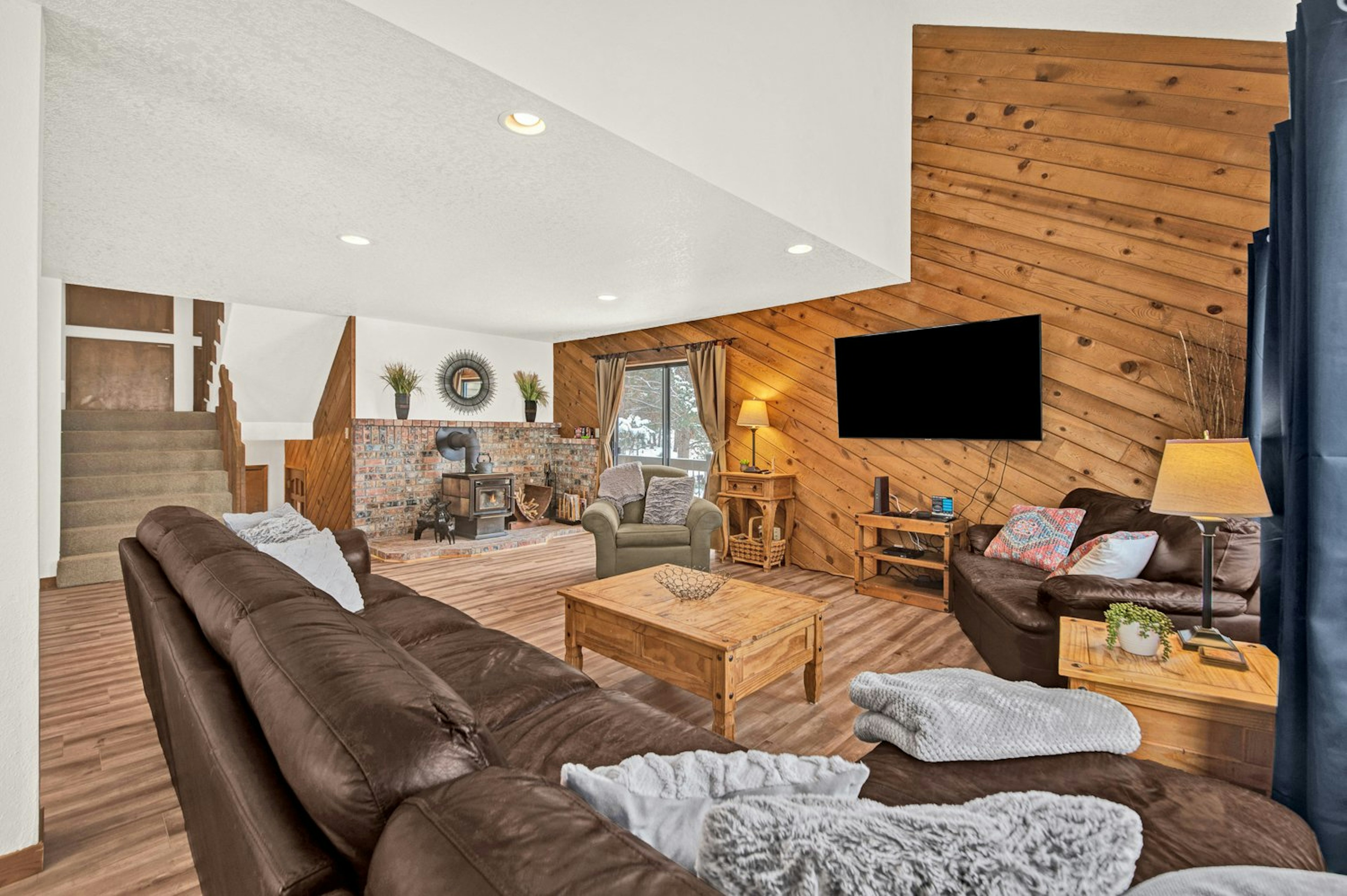 Yellow Pine 10 - Living Area