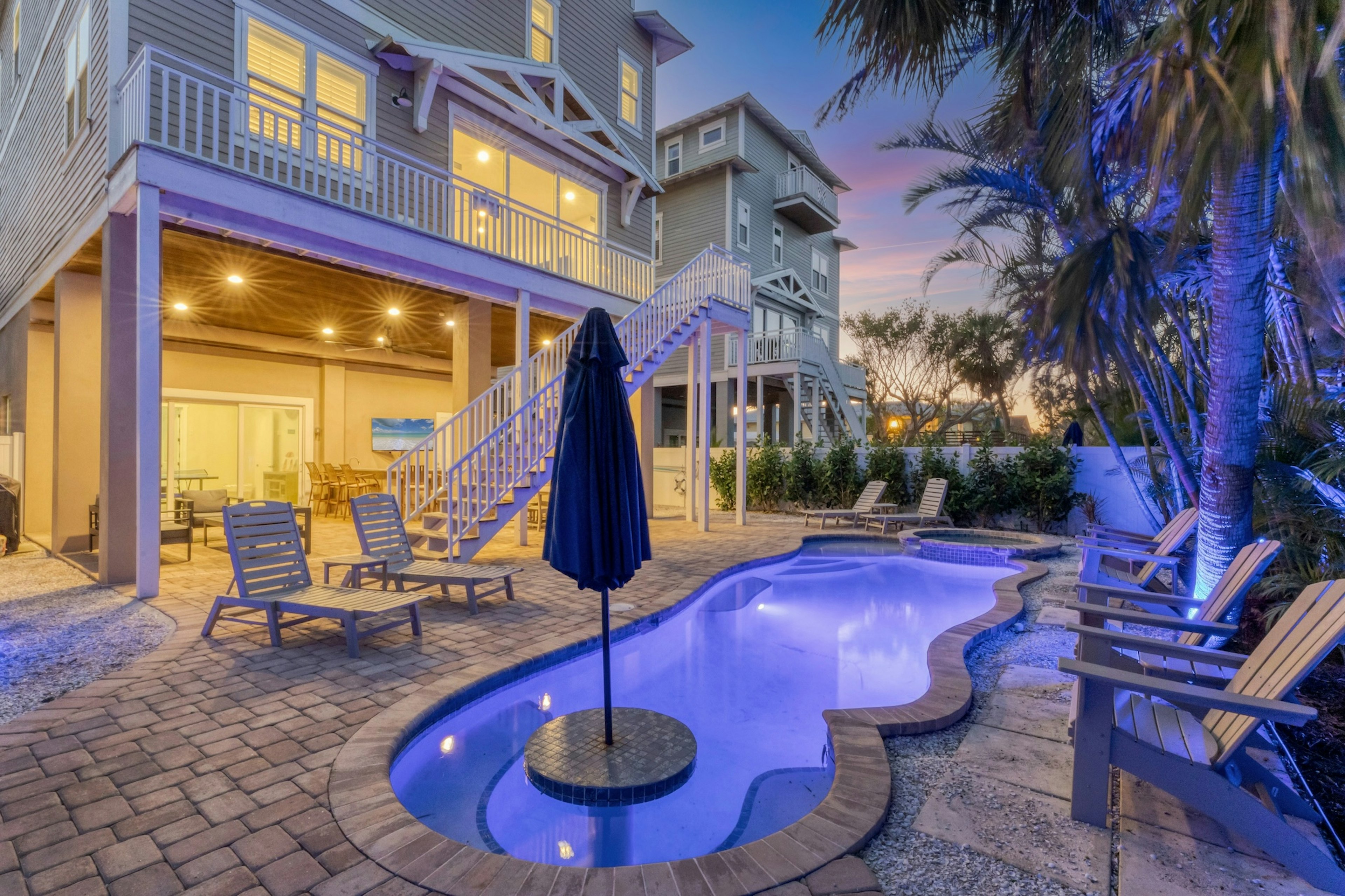 House with pool and spa amenities
