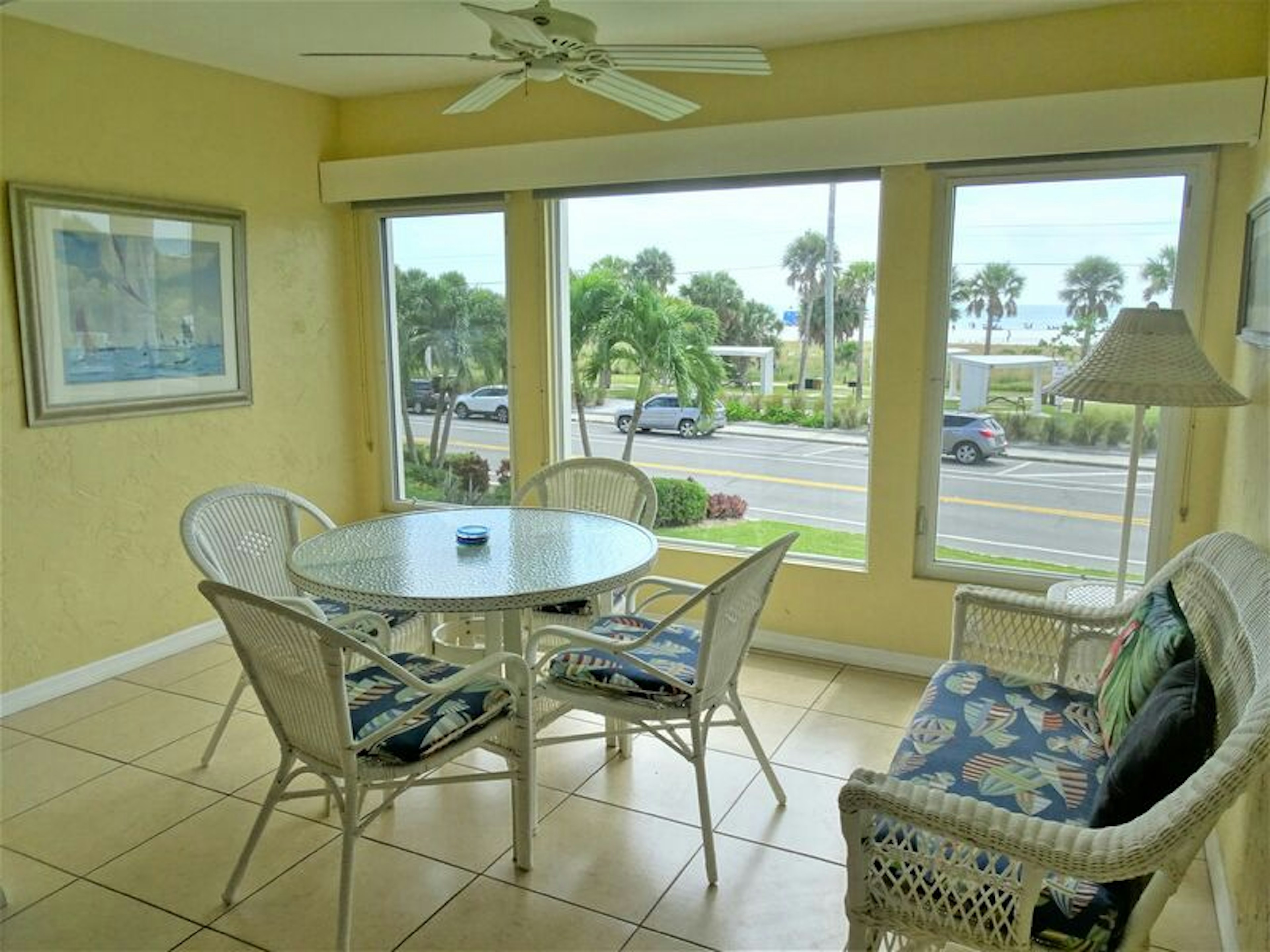 Private enclosed lanai