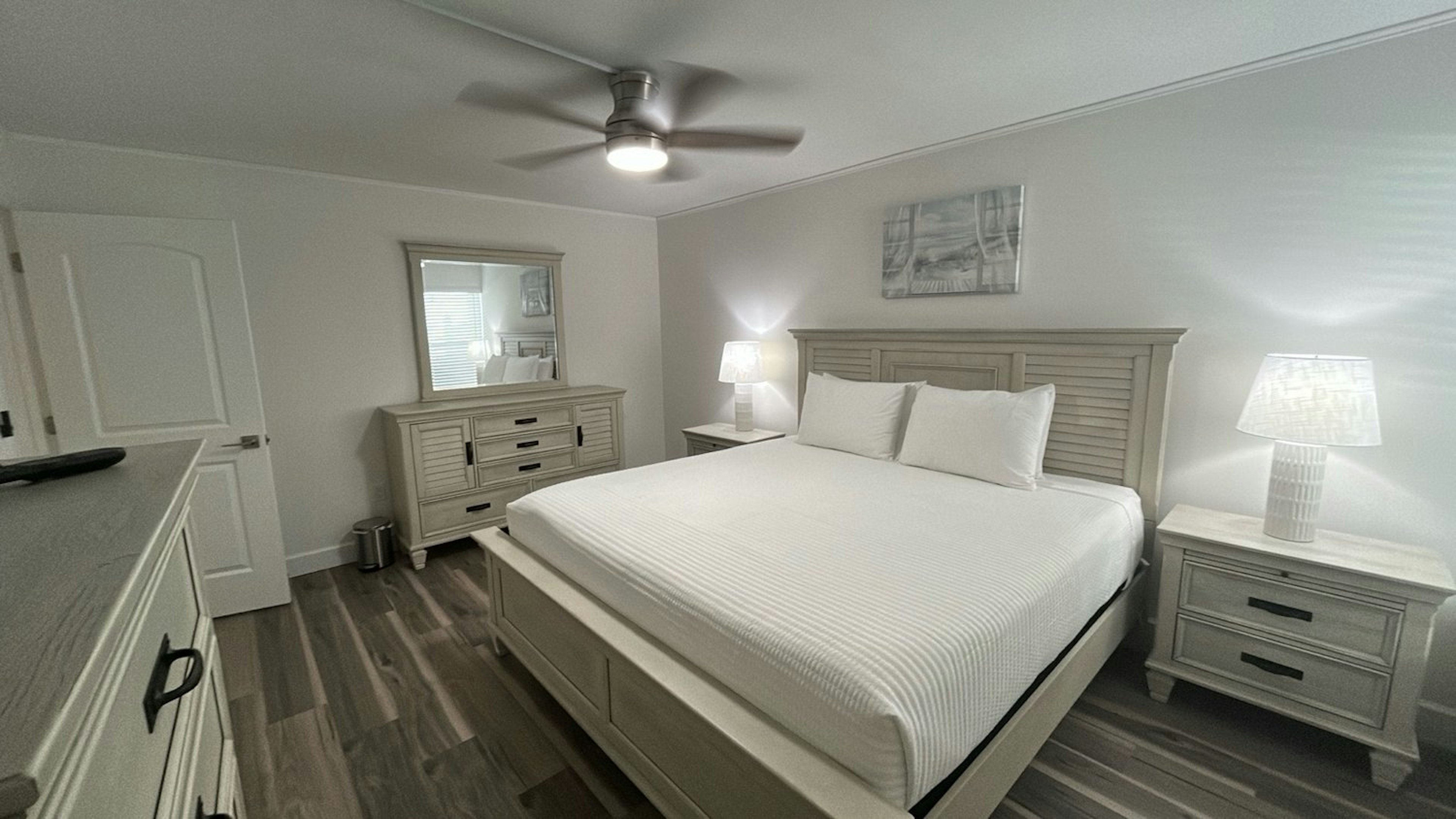 Master bedroom, King bed