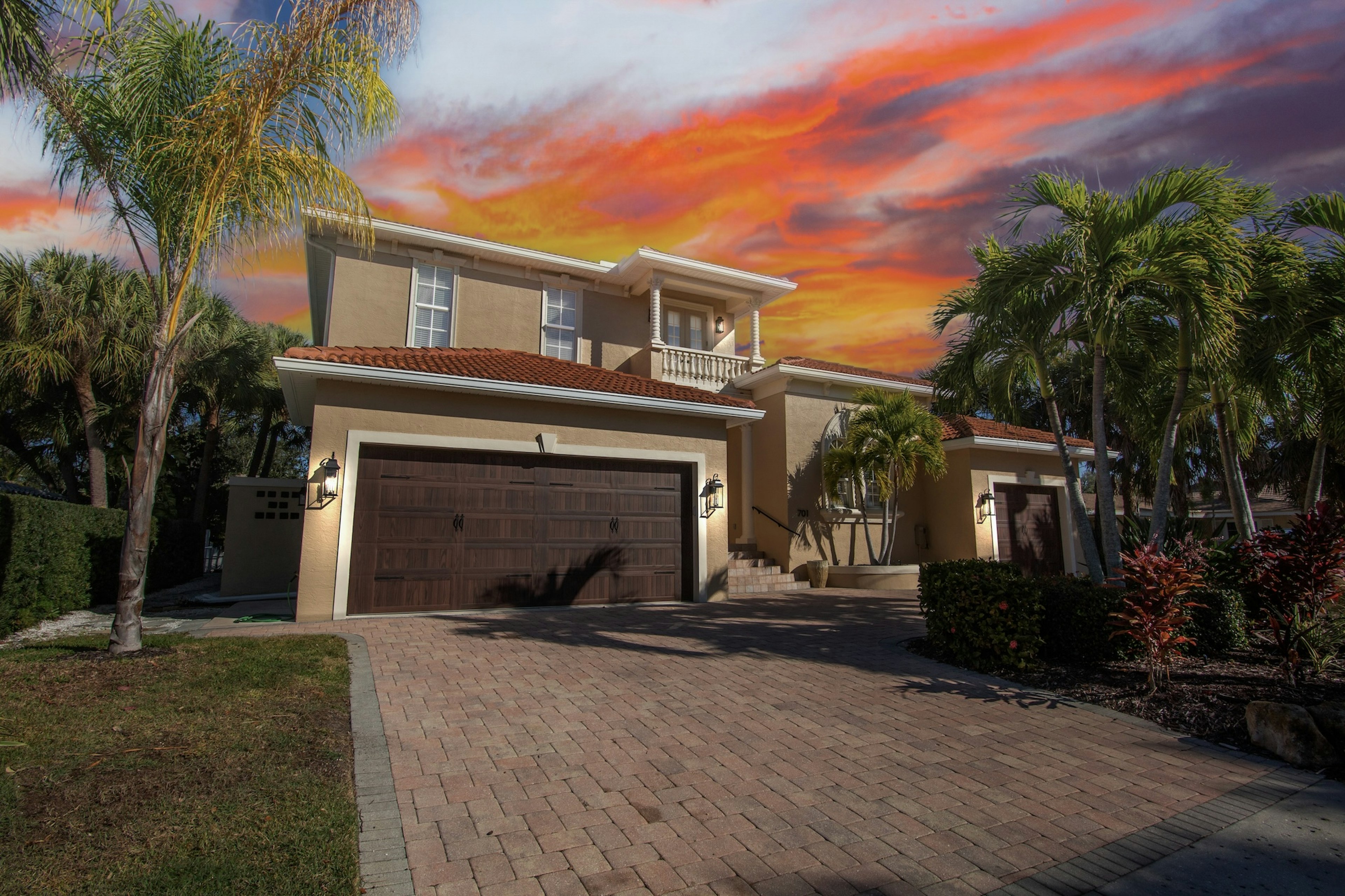Treasure on the Canal by Siesta Luxury Rental Properties