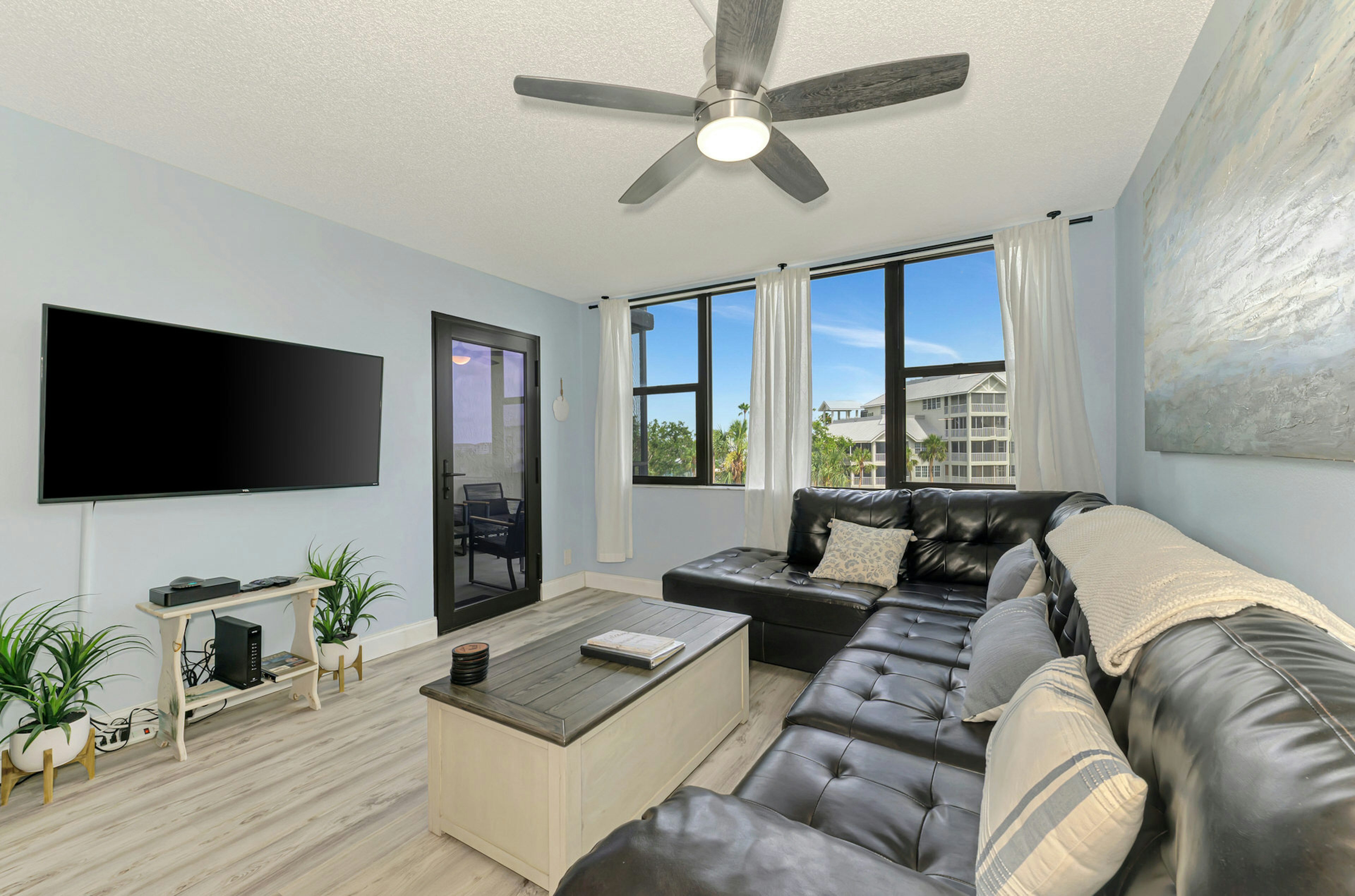 Living Area, Murphy bed