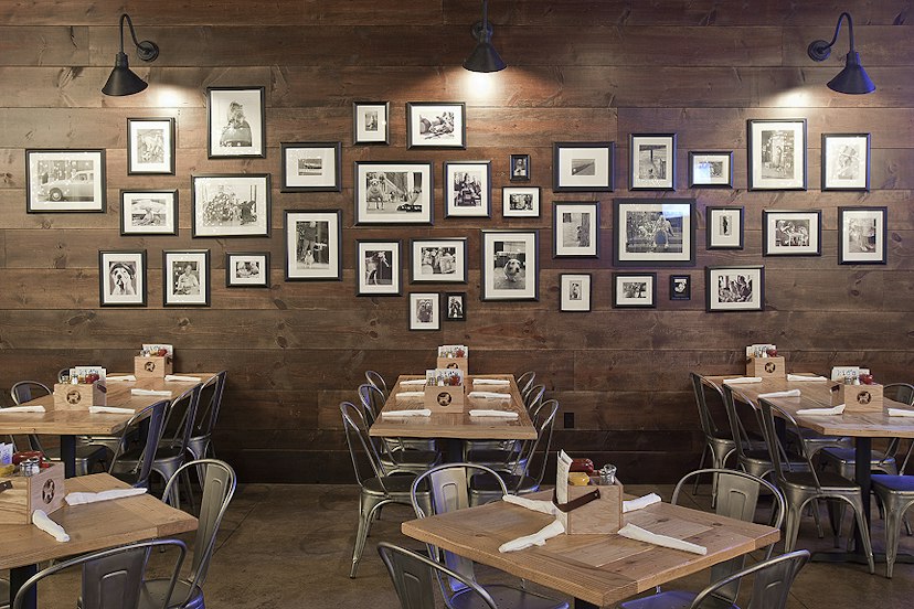 Stray Dog Bar & Grill image 3