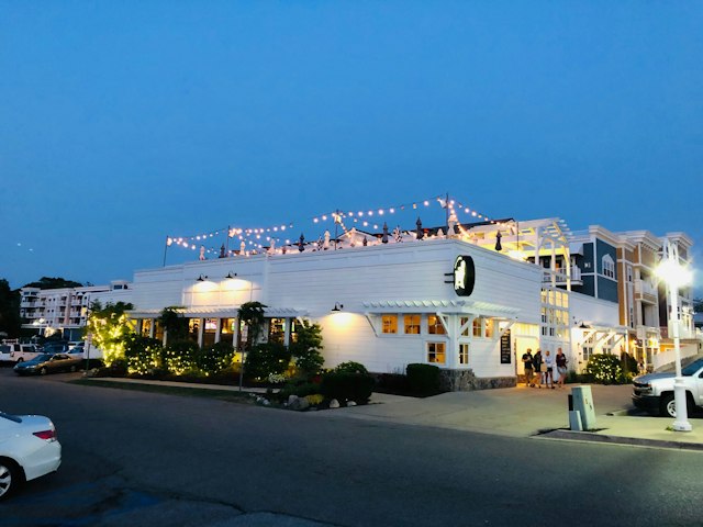 Stray Dog Bar & Grill image 10