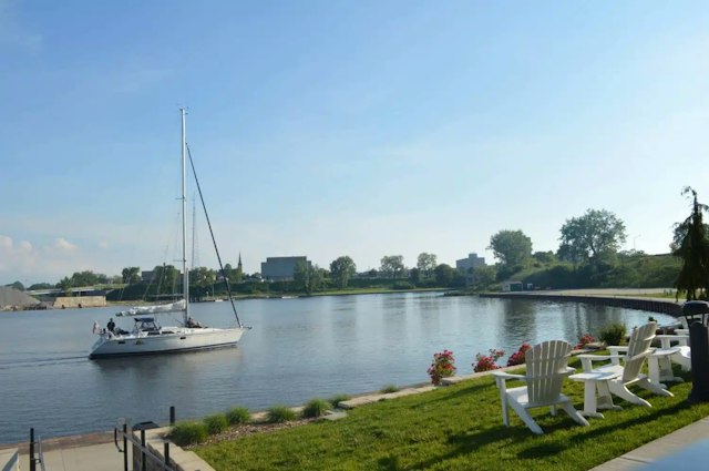 Plank's Tavern on the Water image 9