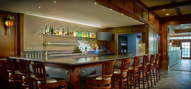 The Whip Bar & Grill image 9