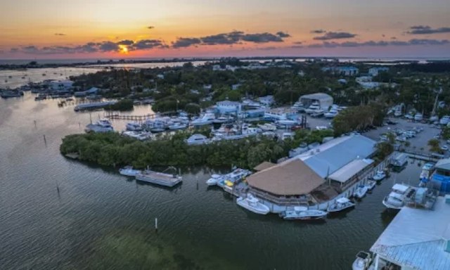 Swordfish Grill and Tiki Bar image 3
