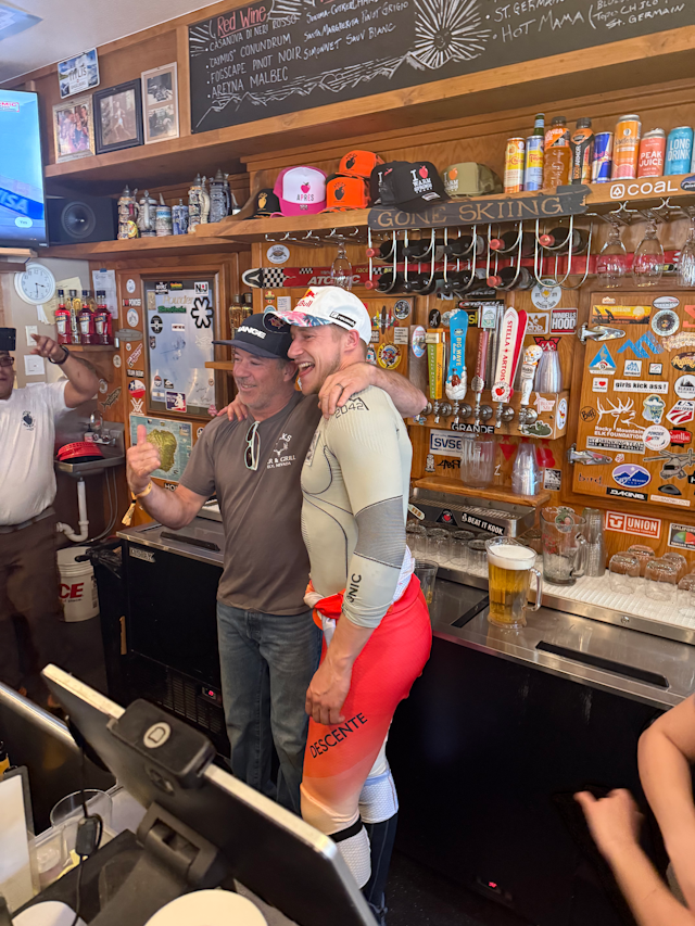 Apple's Bar and Grill image 15