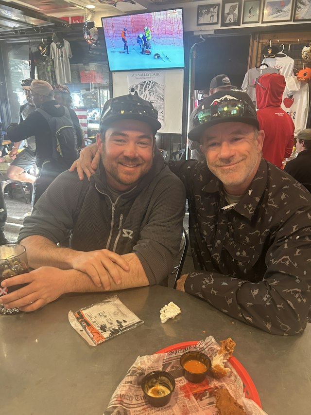 Apple's Bar and Grill image 18