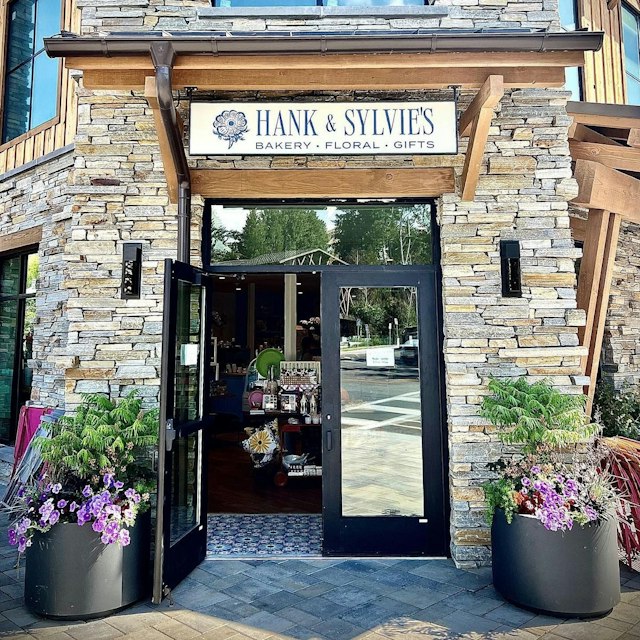 Hank & Sylvie's image 6