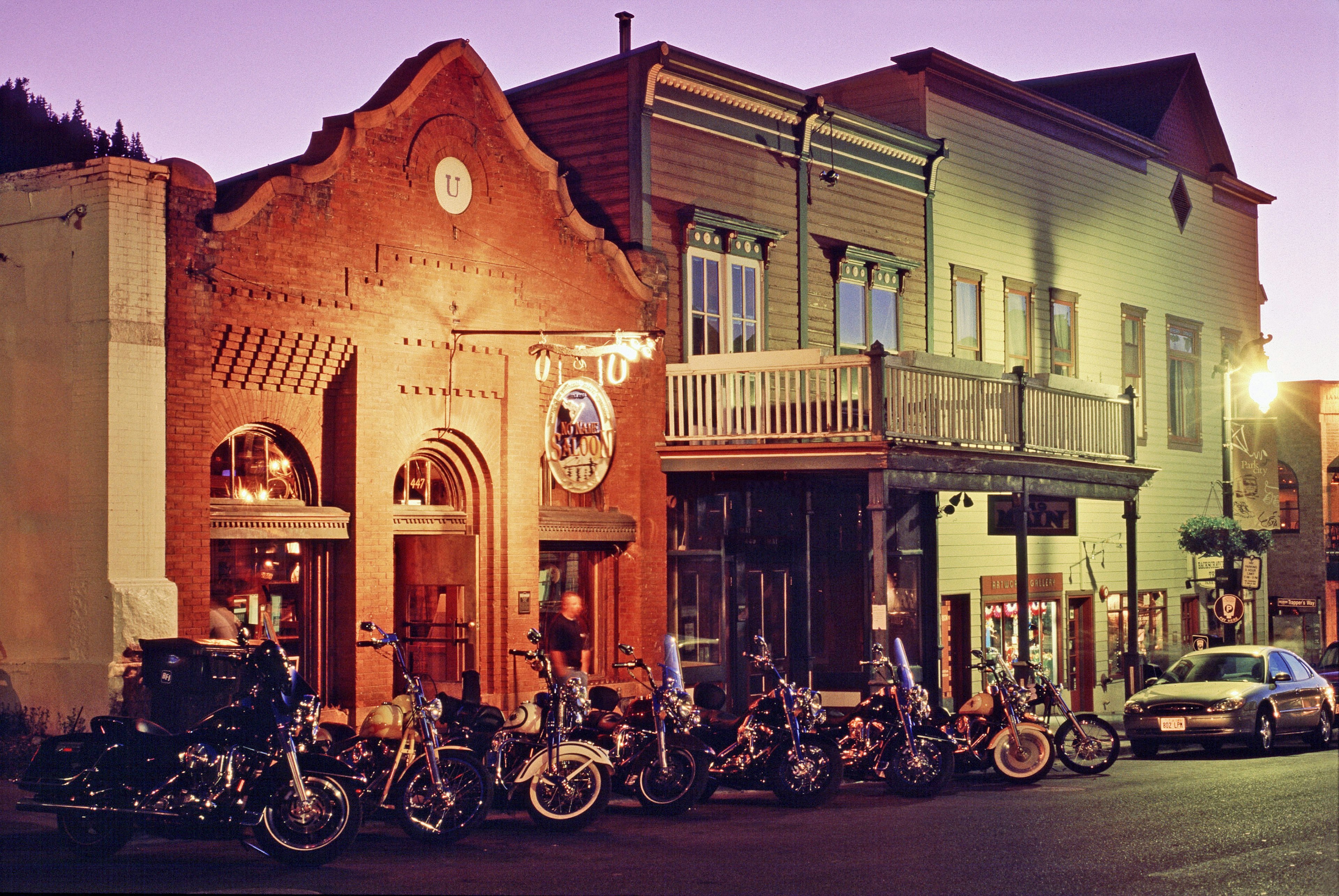 No Name Saloon & Annex Burger, photo