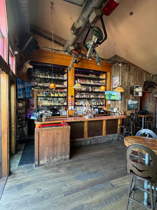 No Name Saloon & Annex Burger image 4