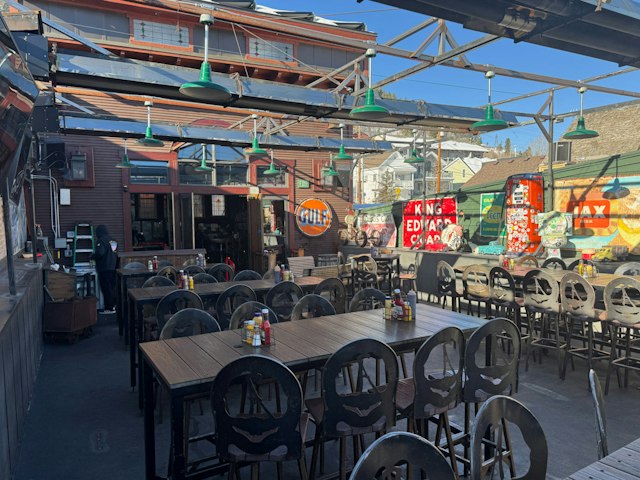 No Name Saloon & Annex Burger image 17