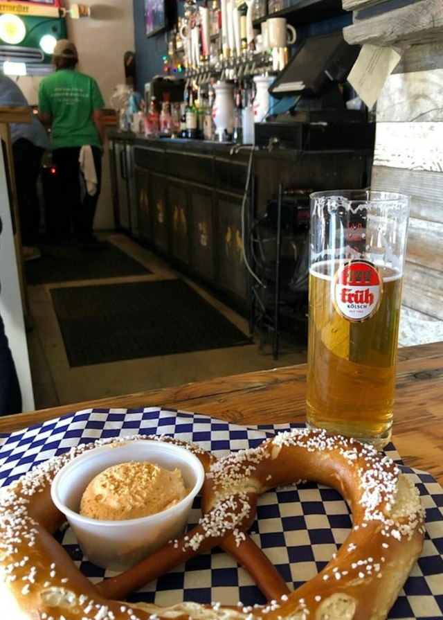 Ein Prosit image 3