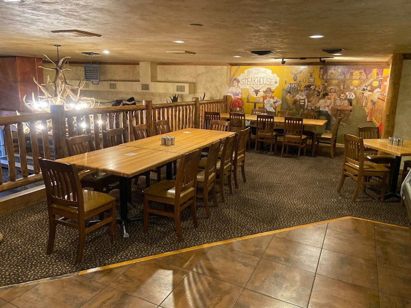 8th Street Steakhouse image 3