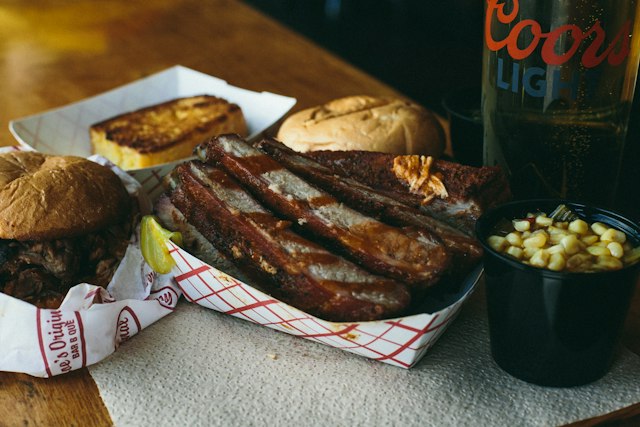 Moe's Original BBQ image 3