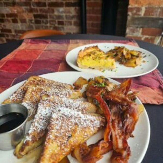 206 Alder Bistro and Bar image 18