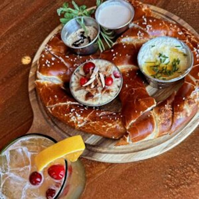 206 Alder Bistro and Bar image 23