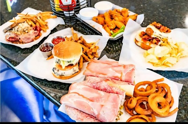 The Rowdy Rooster Bar & Grille image 11