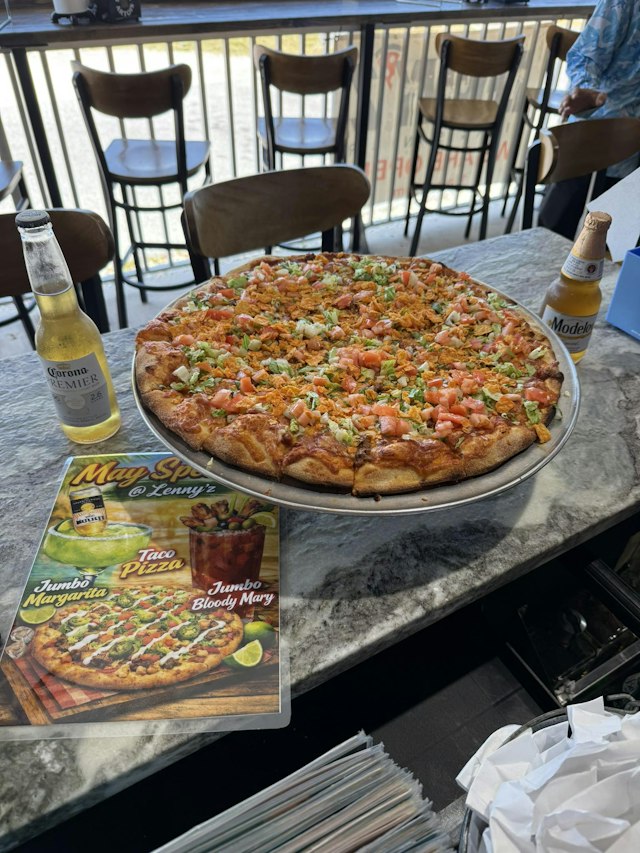 Lenny'z Pizza & Island Bar image 5