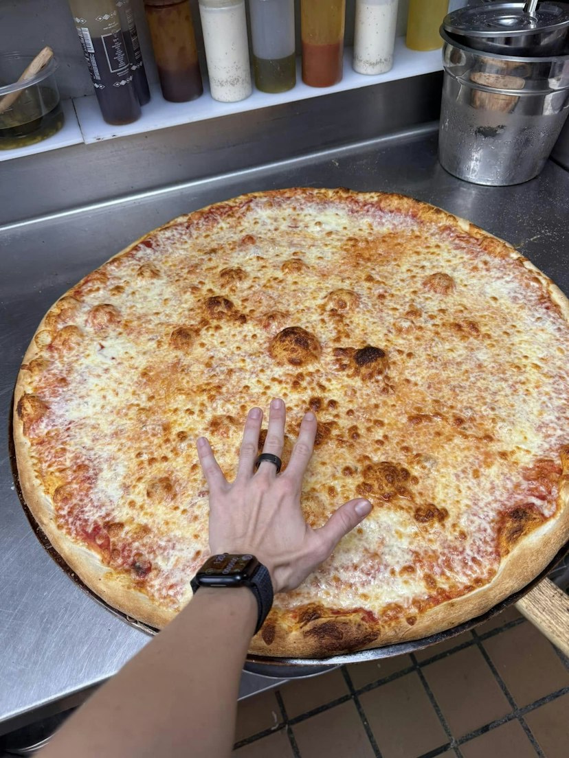 Lenny'z Pizza & Island Bar image 1
