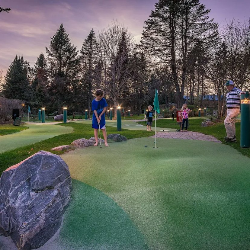 Stowe Mini Golf image 1