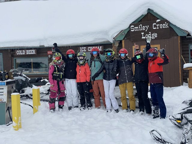 Smiley Creek Lodge image 7
