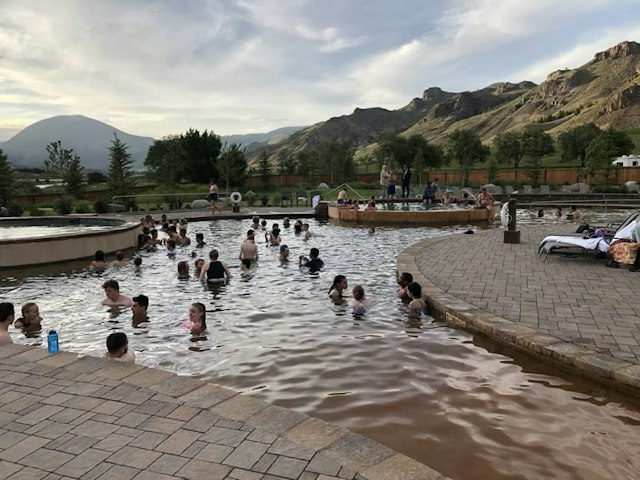 Yellowstone Hot Springs image 9