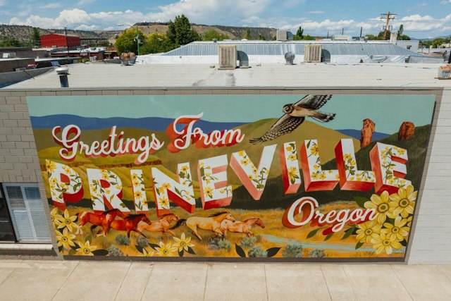 Central Oregon Mural Trail image 7