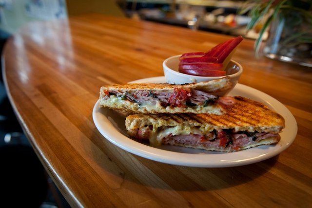 Doppio Coffee & Lounge image 6
