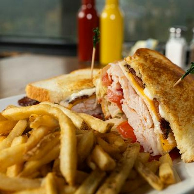 Bridgeside Dining image 8