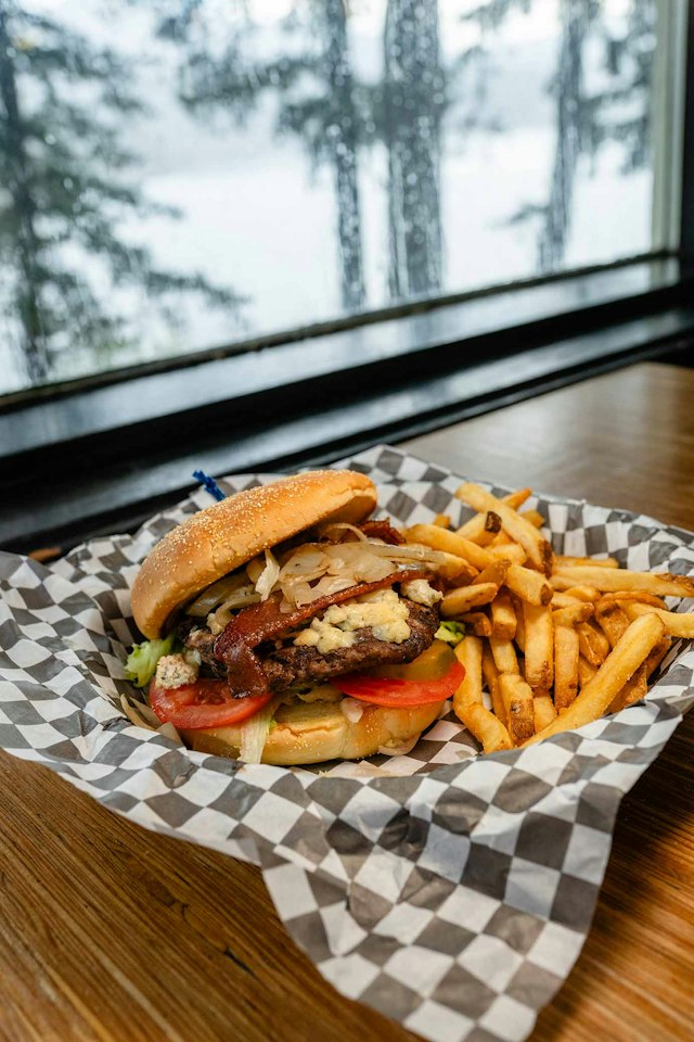 Bridgeside Dining image 10