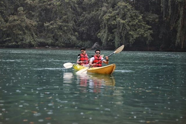Kayak the Gorge image 5
