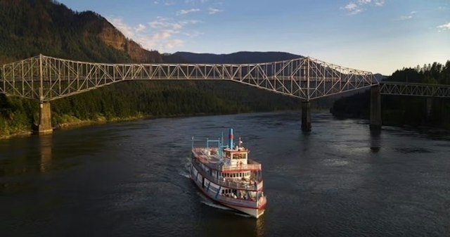 Columbia Gorge Sternwheeler image 4