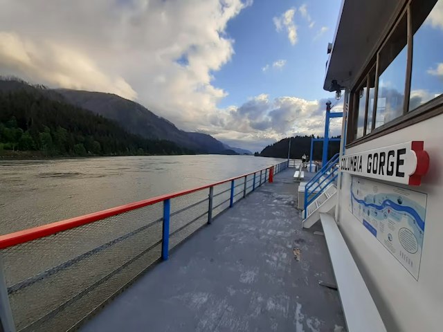 Columbia Gorge Sternwheeler image 9