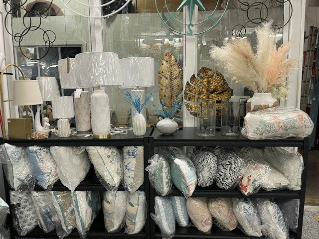 Red Barn Flea Market & Plaza image 5