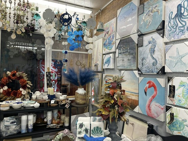 Red Barn Flea Market & Plaza image 4