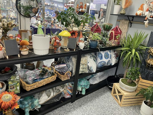 Red Barn Flea Market & Plaza image 7