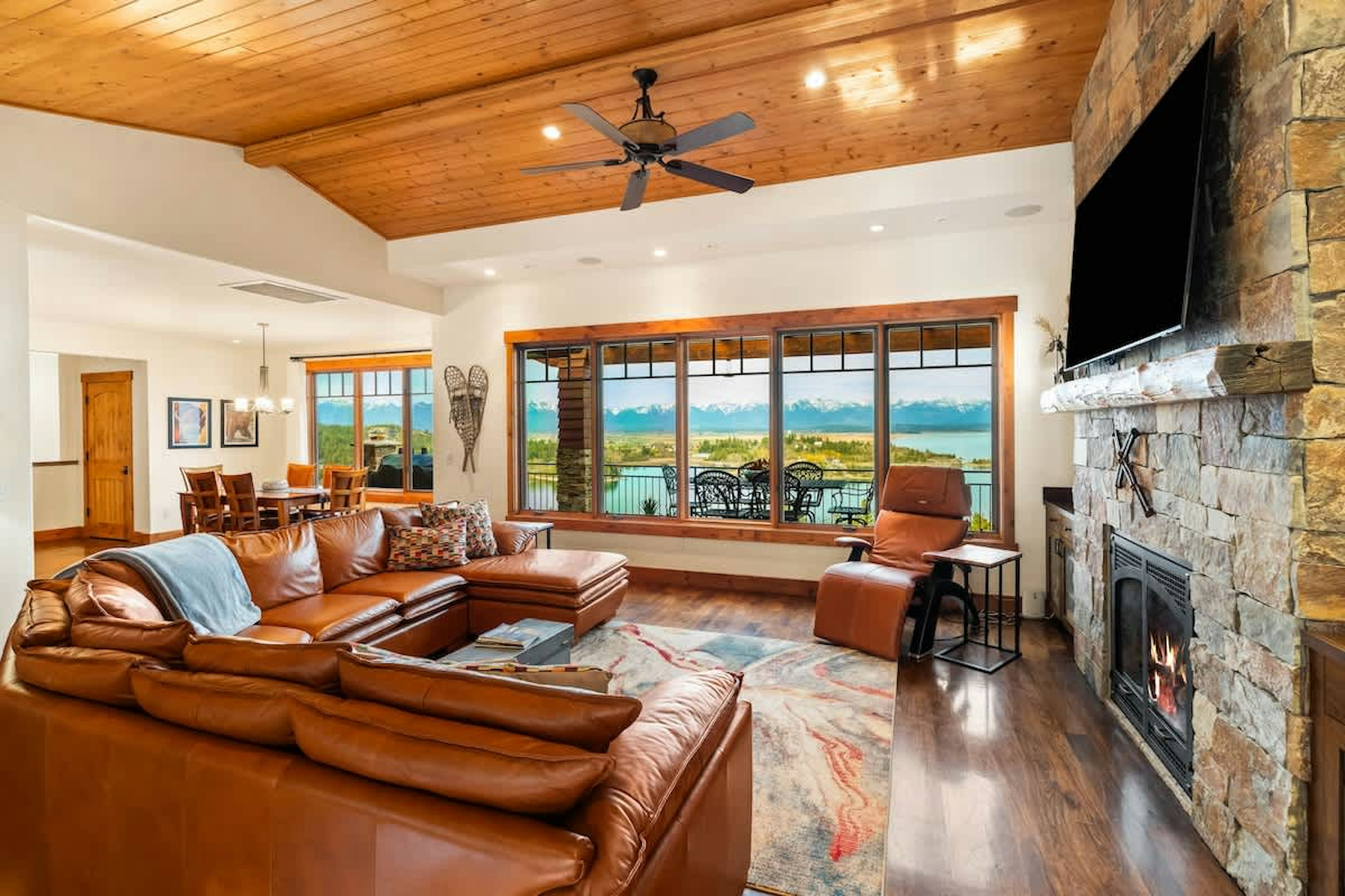 Leather, stone, and THAT view? It’s like nature and luxury had the ultimate design collab.