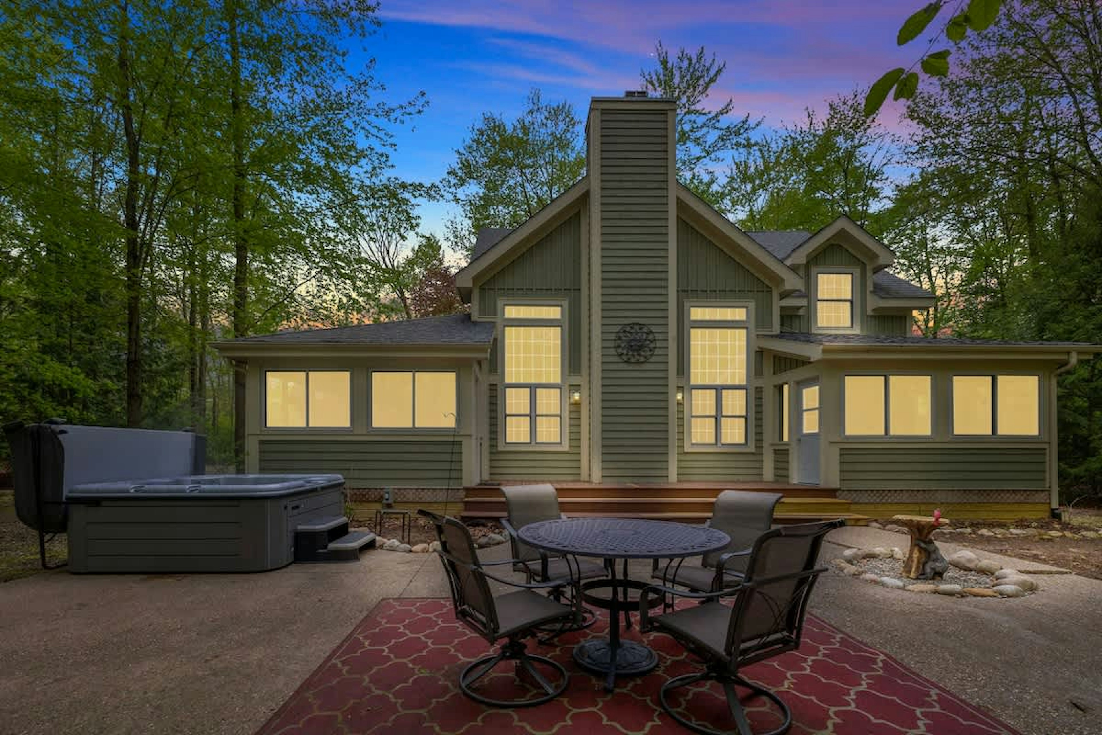 Pete's Place is a stunning work of art, day and night.