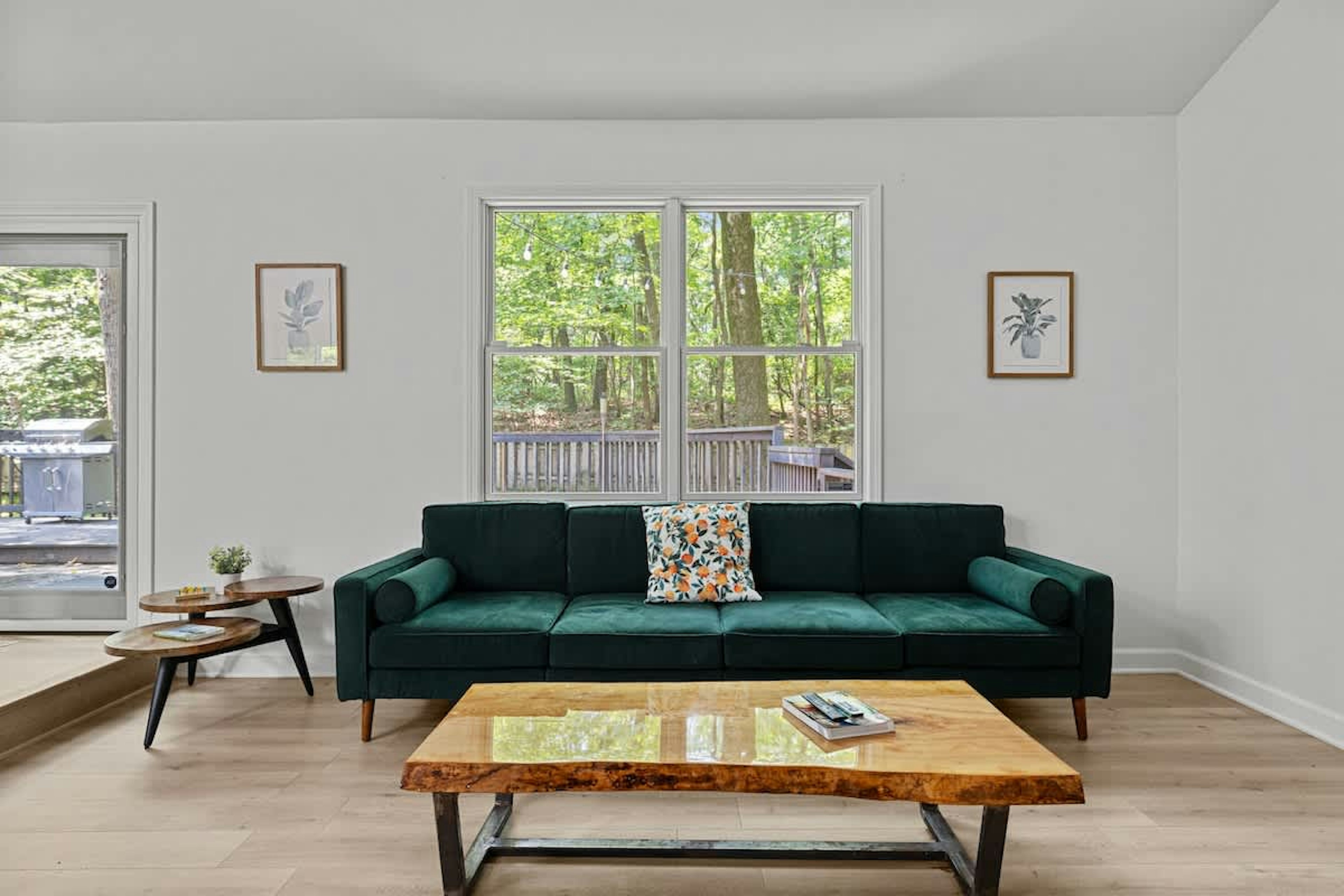 Besides the fabulous views and excellent lighting, how 'bout the cozy furniture?