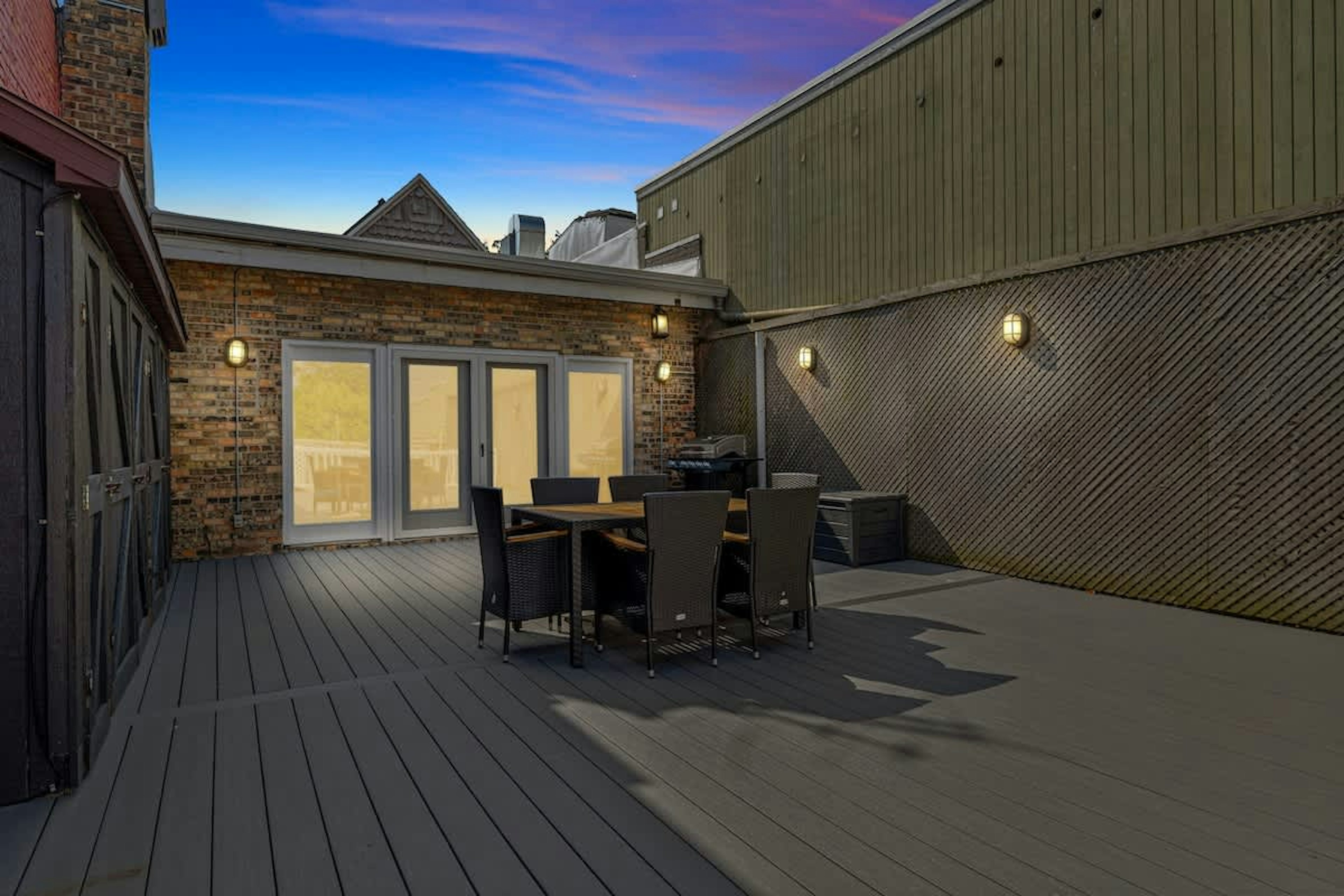 Ending the day with some al fresco dining under the stars!