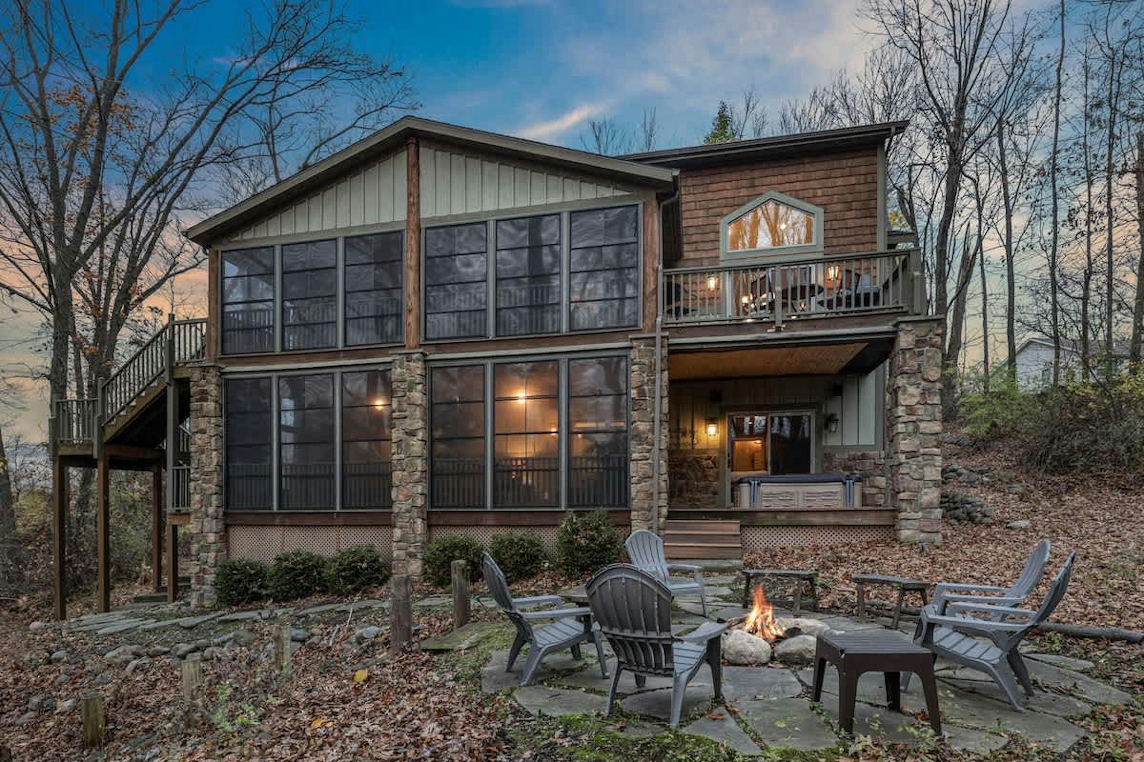 Firepit, friends, and forest feels. This is what getaway dreams are made of!