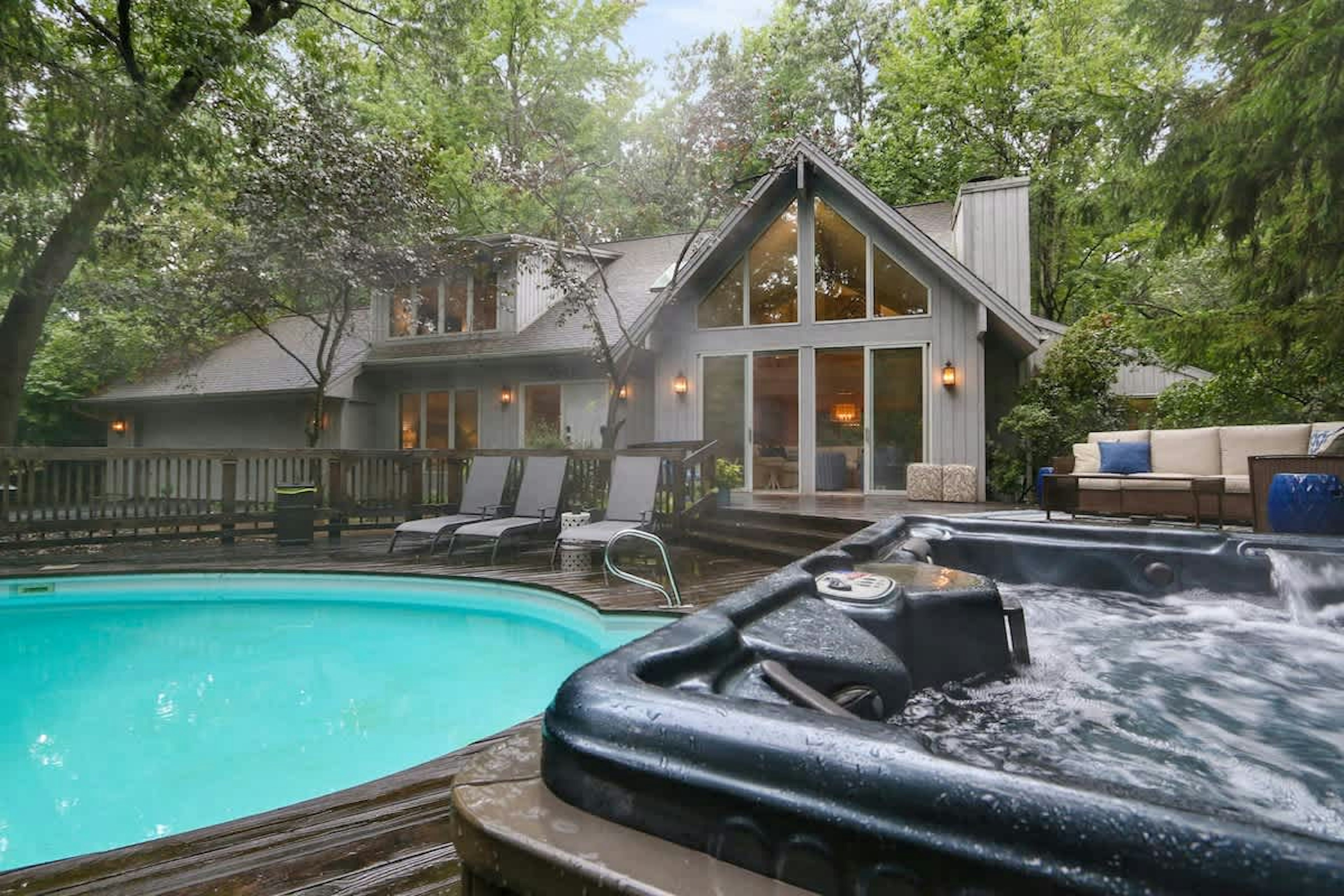 Year-round hot tub? But of course!